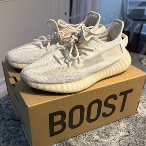 Yeezy Boost 350 V2 in Cream White